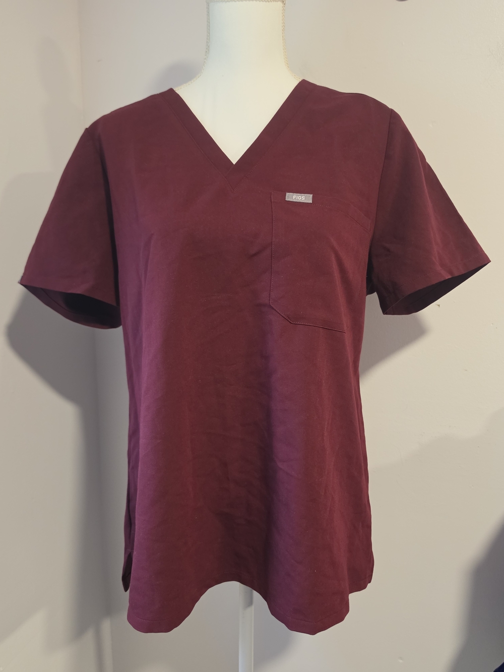 FIGS Maroon Catarina Short Sleeve V-Neck Scrub Top Women's Size Large